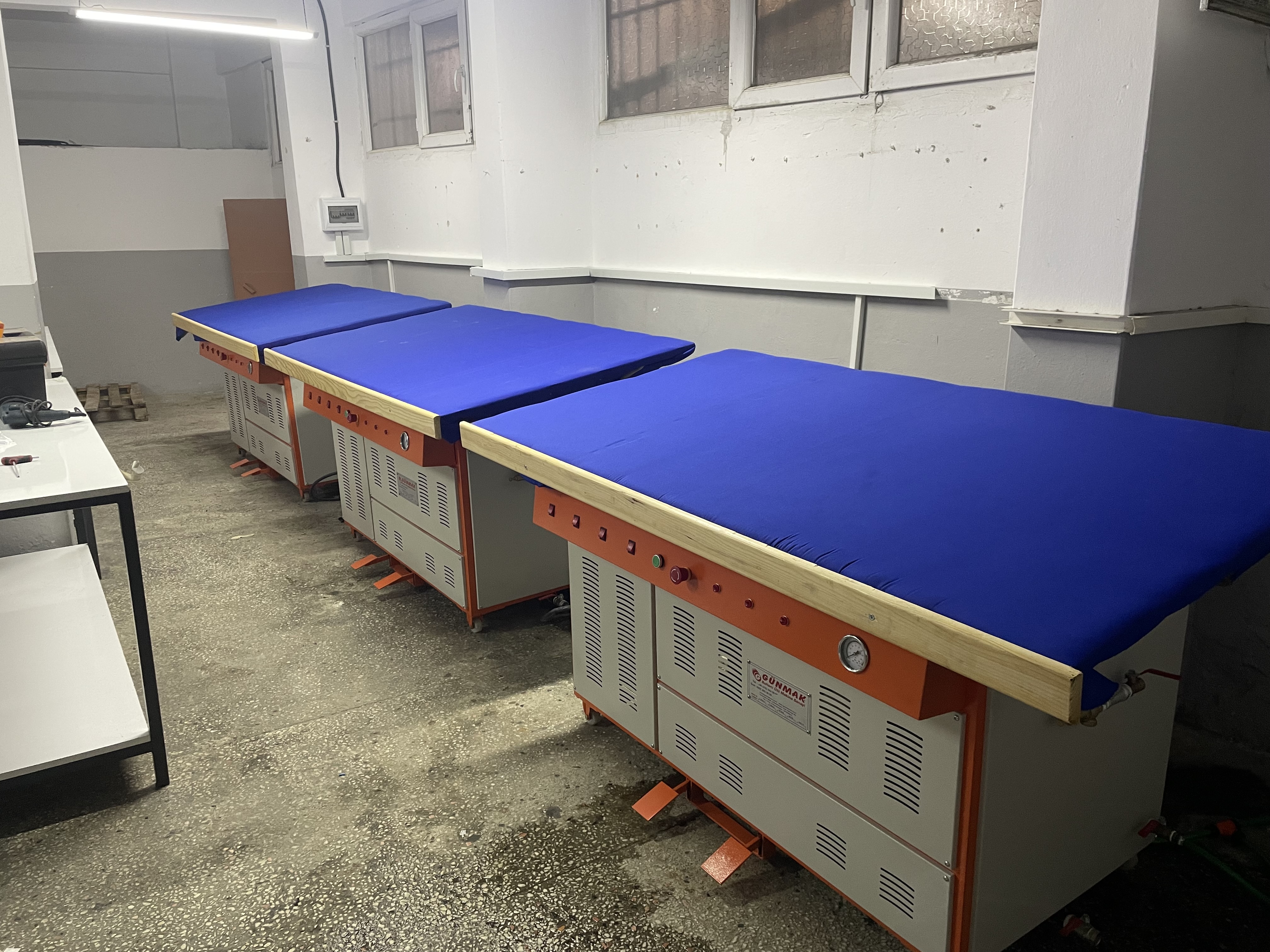 Düz Kazanlı Triko Ütüleri